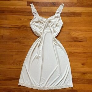 Vintage 60s - 90s Creme Lace Slip Size Medium Cottage Core Lingerie Retro